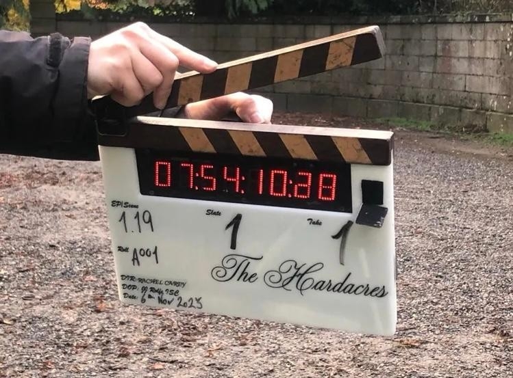 Serije  The Hardacres