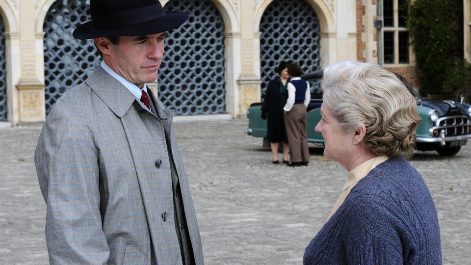 Film Panna Marple: Tajemnica rezydencji Chimneys