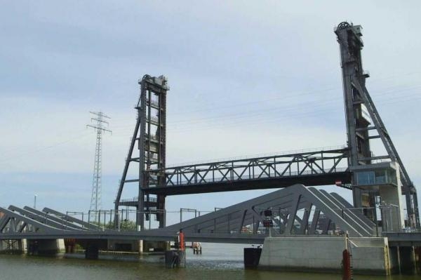 Logistický počin - nový most v hamburském přístavu