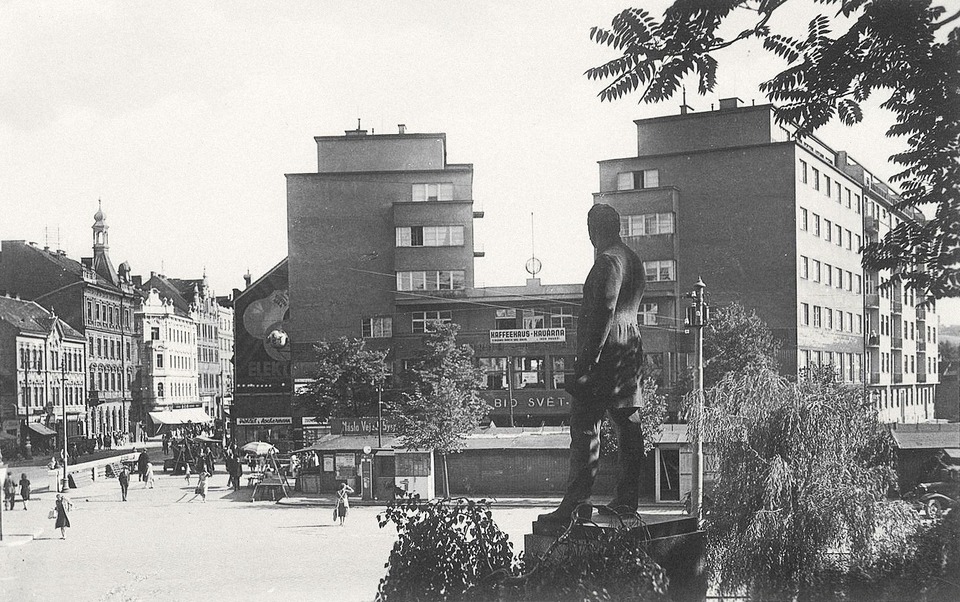 52 dokumentů o architektuře online