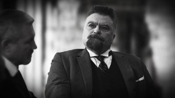 Dva muži v roce jedna