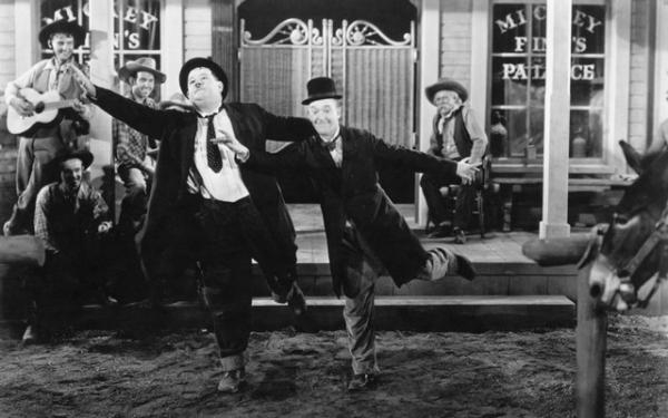 Laurel a Hardy: Bílá křídla