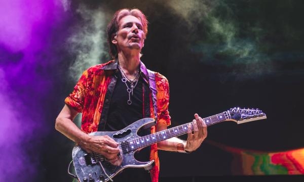 O: INTERVIEW: STEVE VAI