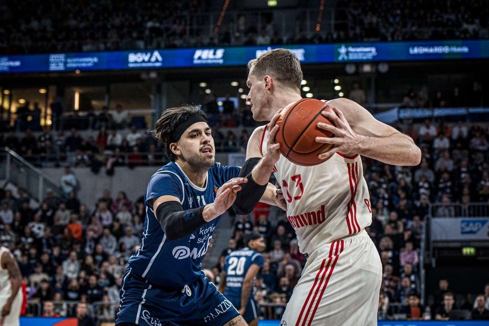 41 basketbalových zápasov online