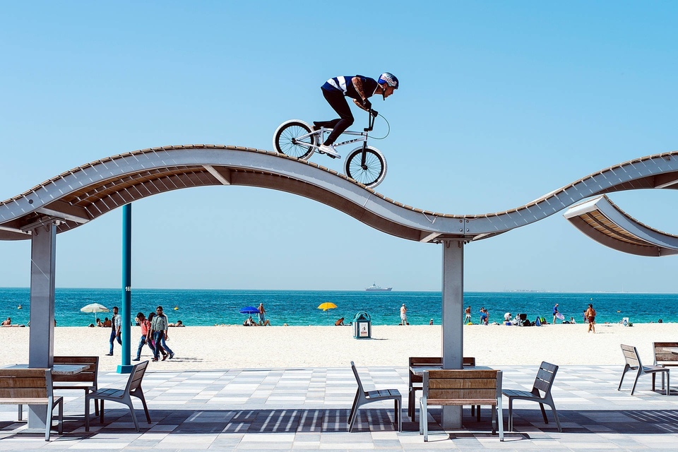 Dokument Dropping in on Dubai