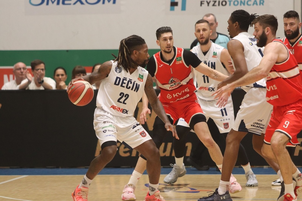 Basketbal: BK KVIS Pardubice - BK ARMEX ENERGY Děčín