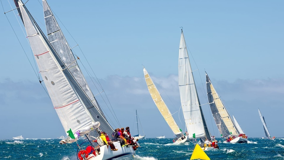 Six hommes autour du monde