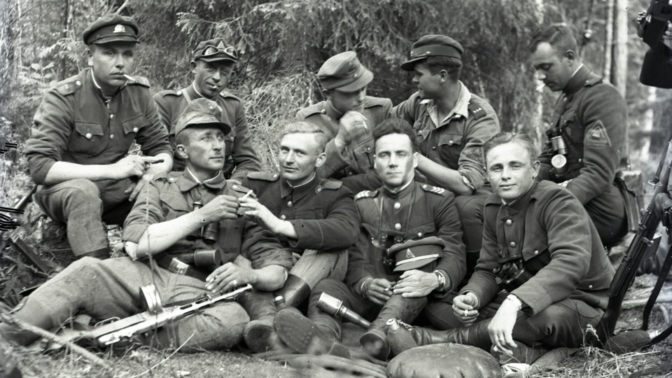 Dokument Freres de la foret, des résistants face a&nbsp;l'URSS