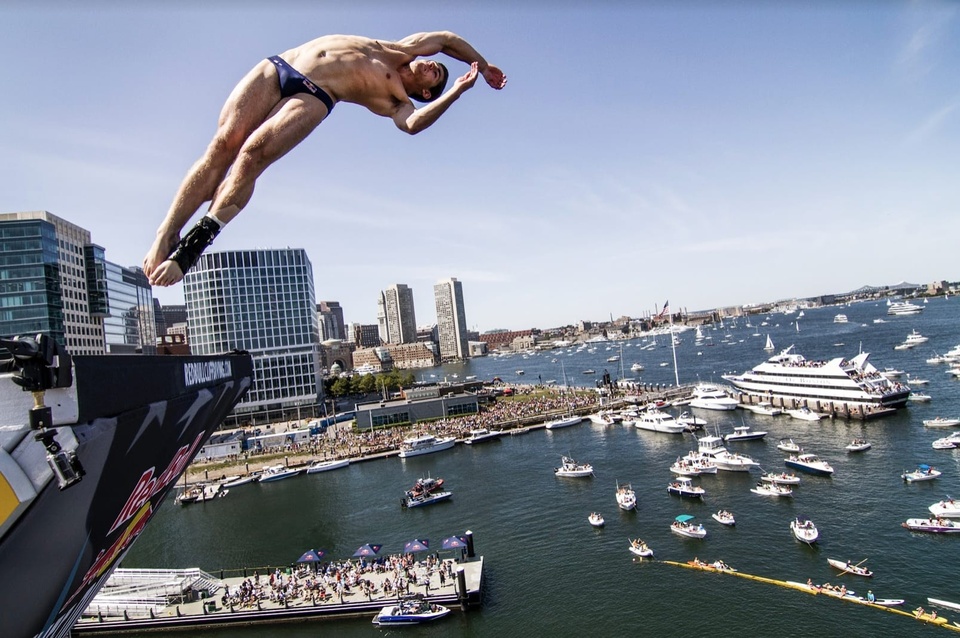 Skoky do vody: Cliff Diving World Series v Bostonu