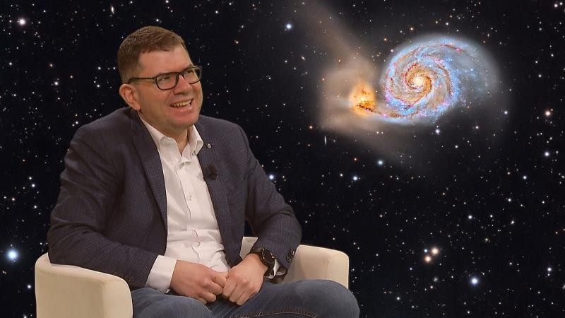 Документ Hlubinami vesmíru s dr. Michalem Zajačkem, galaktická centra a kvasary
