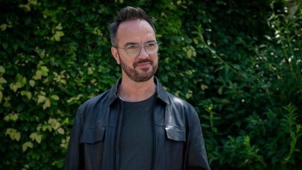 A côté de ses pompes