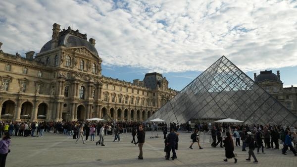 Skok na Luwr: jak skradziono klejnoty za 102 miliony dolarów