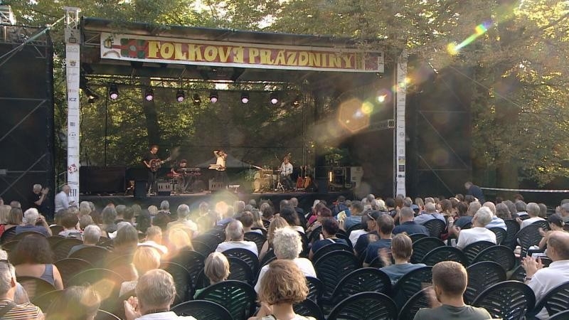 Marie Puttnerová s kapelou na Folkových prázdninách