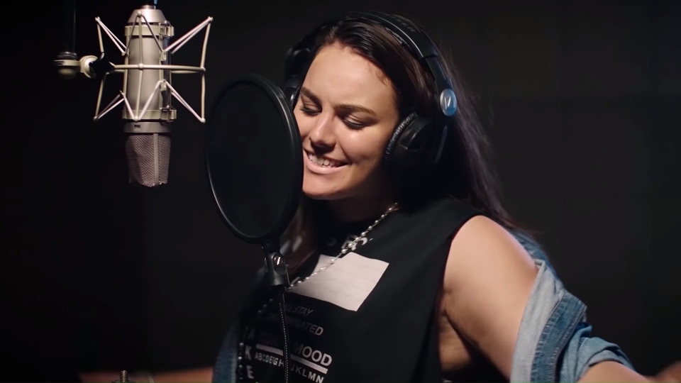 EWA FARNA: G2 ACOUSTIC STAGE