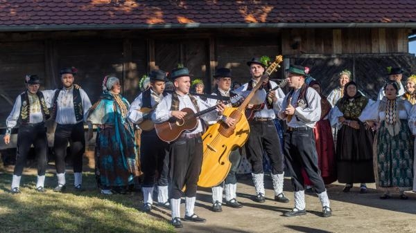 Svečana priredba 58. Međunarodne smotre folkora Zagreb: Šokadijo, sve ti je na glasu - folklorne tradicije Šokaca u Panoniji