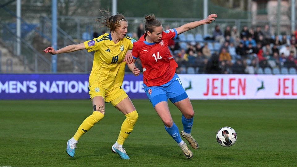 Fotbal: Lvice mimo hřiště