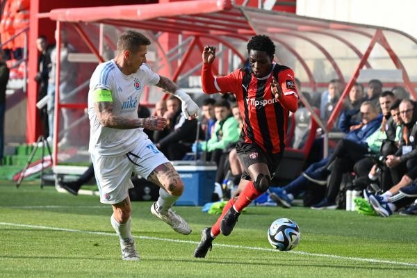 Niké liga: Skupina o titul