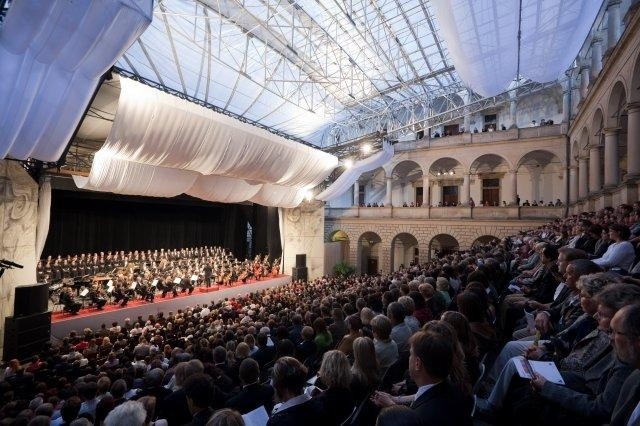 Документ Proměny zámeckého nádvoří