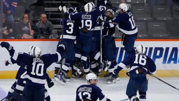 Hokej: Penn State - Boston University