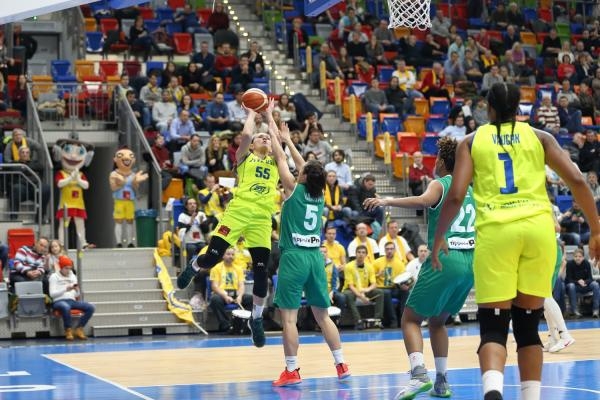 Basketbal: Uni Györ - ZVVZ USK Praha