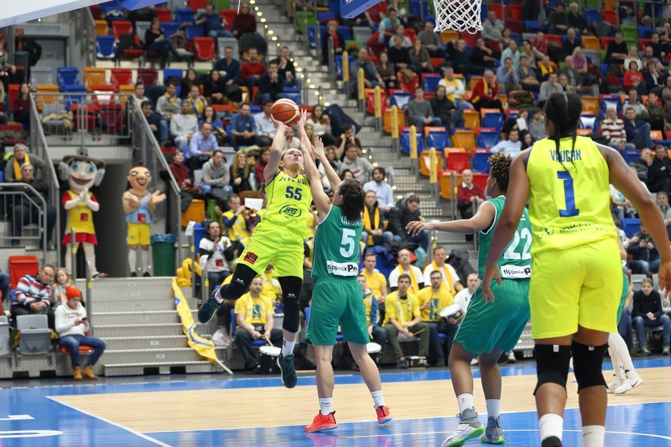 Basketbal: Uni Györ - ZVVZ USK Praha