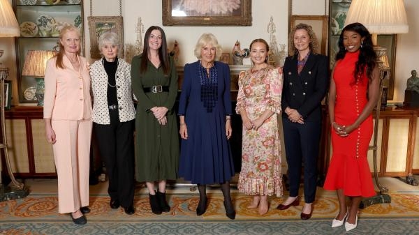 Njezino Veličanstvo kraljica: Iza zatvorenih vrata