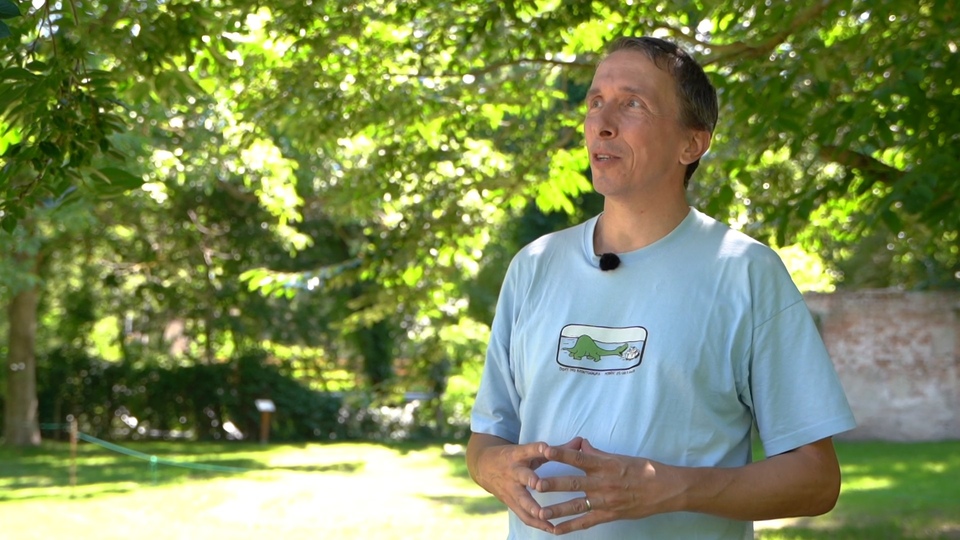 Dokument Muž, který zalévá stromy