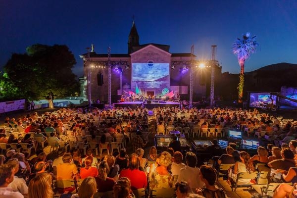 21. Večeri dalmatinske pisme - Kaštelanski đir 2019., klape pivaju pop