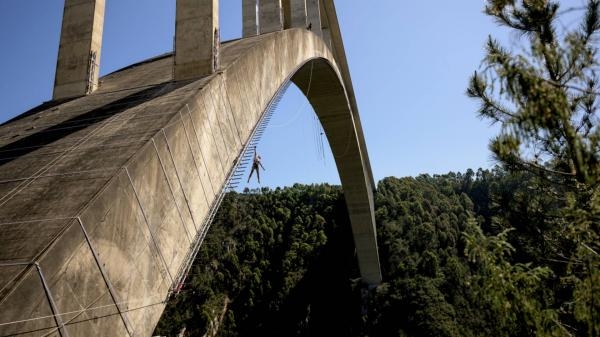 Red Bull Bridge Bars