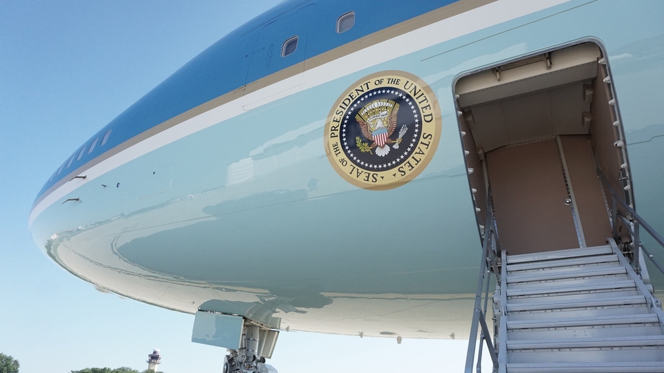 Dokumentarci Novi Air Force One: Leteća utvrda