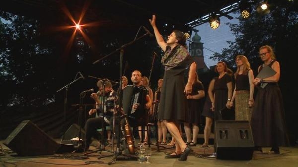 Iva Bittová, Pavel Fischer, Jakub Jedlinský a Babačka na Folkových prázdninách