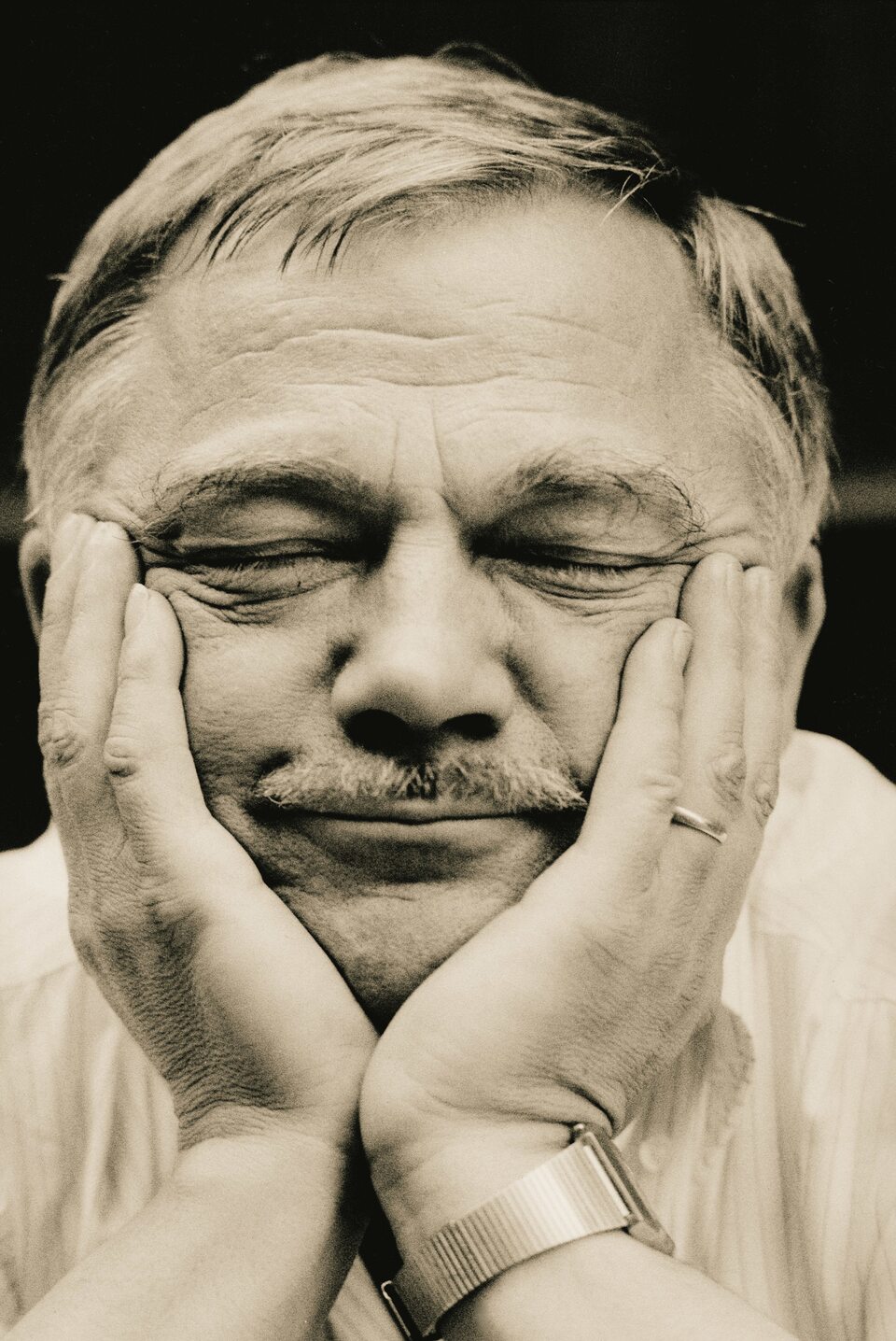 Documentary Bratříčku, zavřel jsi vrátka...