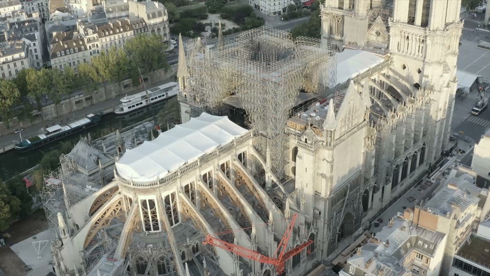 Dokument Záchrana katedrály Notre Dame