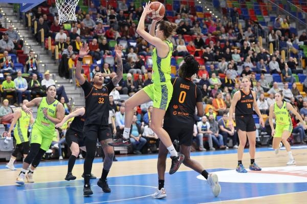 Basketbal: KGHM BC Polkowice - ZVVZ USK Praha