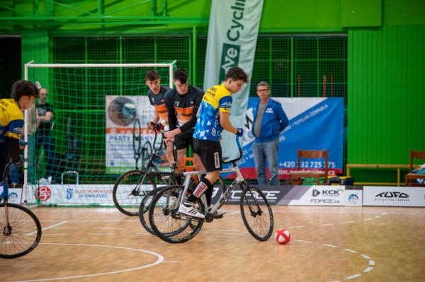Sálová cyklistika: MČR v kolové Praha