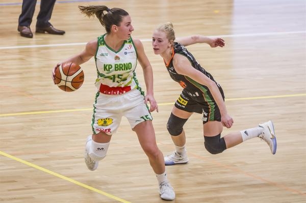 Basketbal: TARR KSC Szekszárd - Žabiny Brno