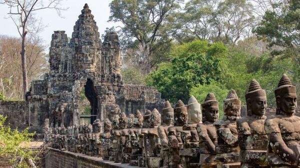 Opustit Angkor