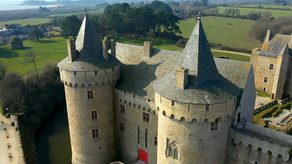 Dokument Patrimoine, de vieilles pierres tres précieuses