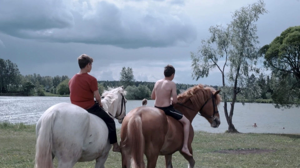 Dokument Younost, une jeunesse russe