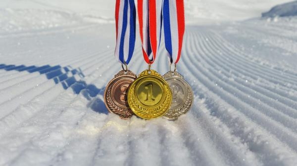 Jeux Olympiques d'hiver: Apres-midi: Ski alpinisme. Biathlon (Mass start dames)