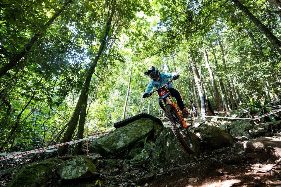 Dokument Crankworx: RockShox Downhill -- Cairns