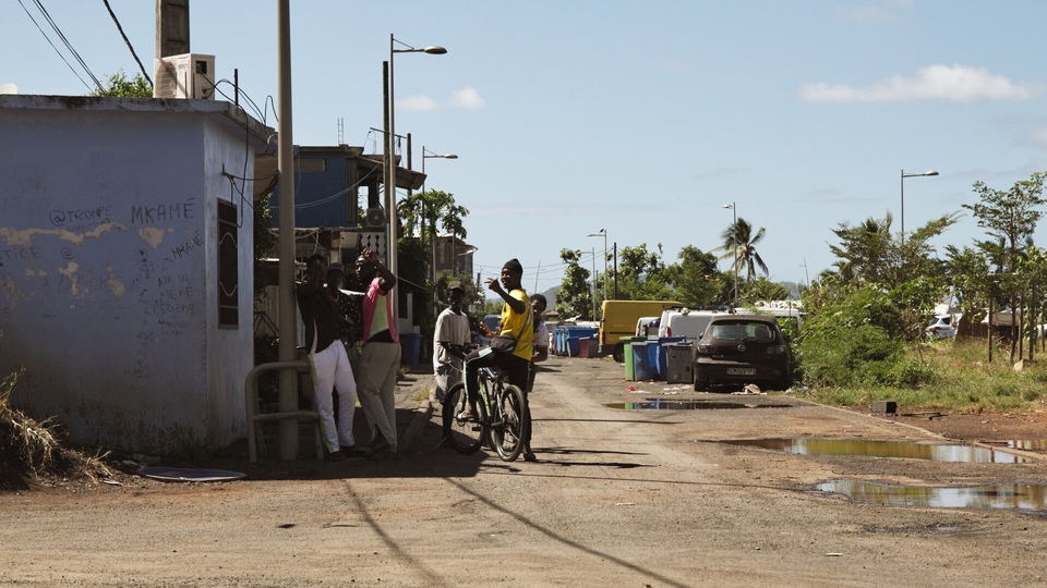 Dokument Mayotte, les échappés de la rue