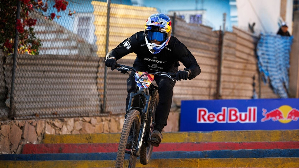 Dokument What is Red Bull Cerro Abajo?