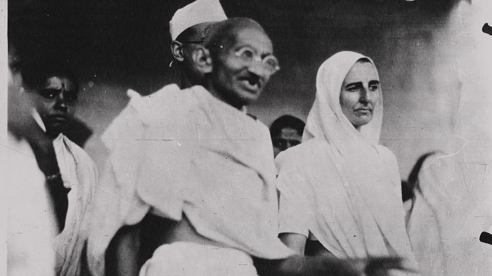 Документ Gandhi, od človeka k ikone